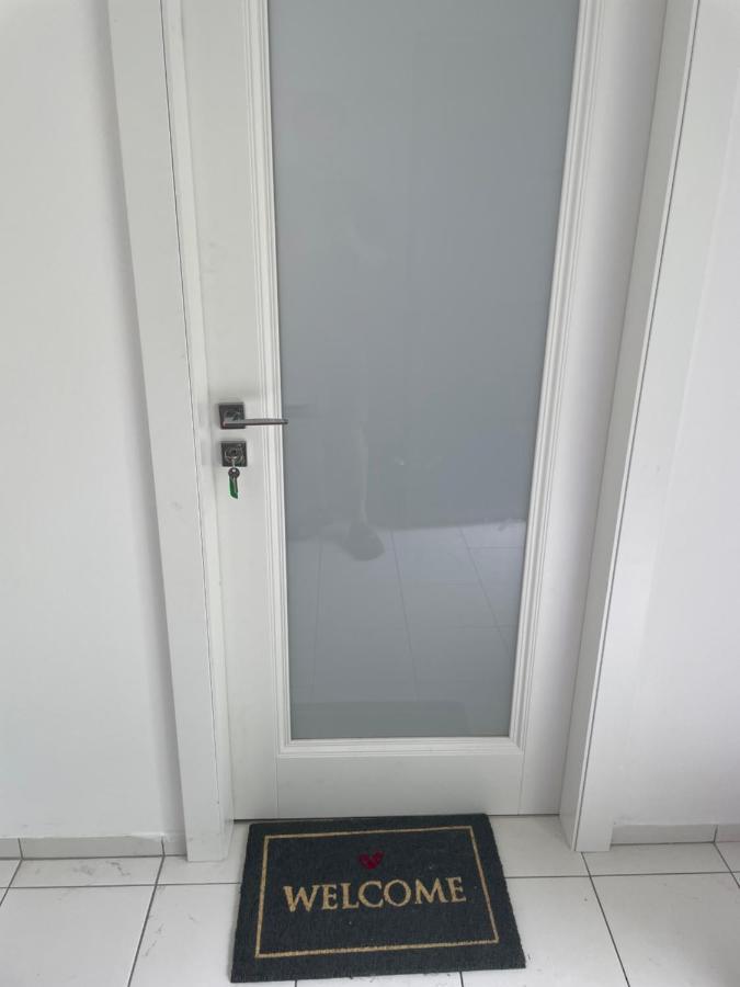 Moderny Novy Byt S Bezplatnym Parkovanim V Objekte, Self-Checking Pressburg Exterior foto